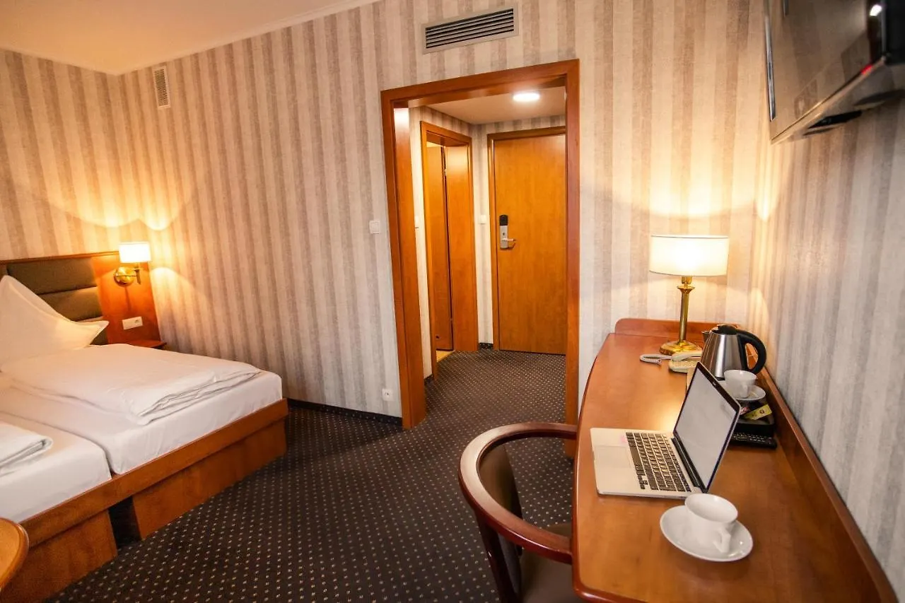 Premium Hotel Bacero Вроцлав Польша