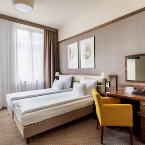 Отель Golden Tulip Center
